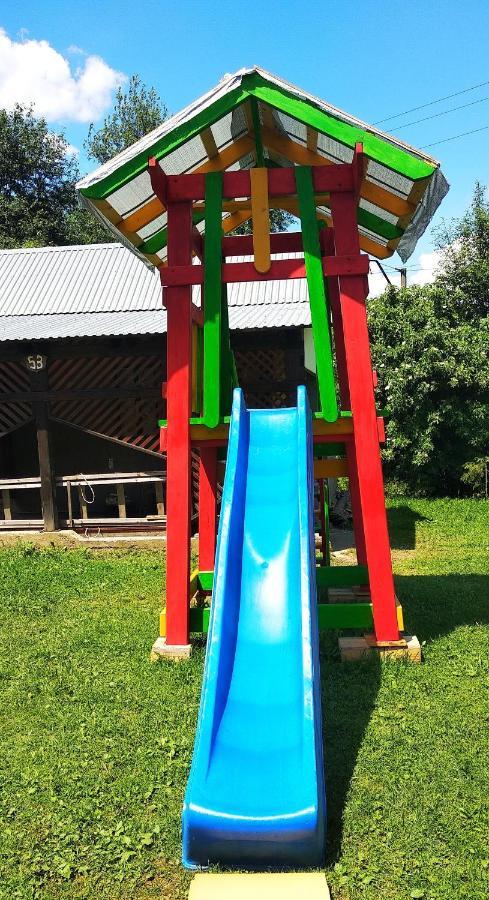 "Різьбярська Садиба" スラブスク エクステリア 写真