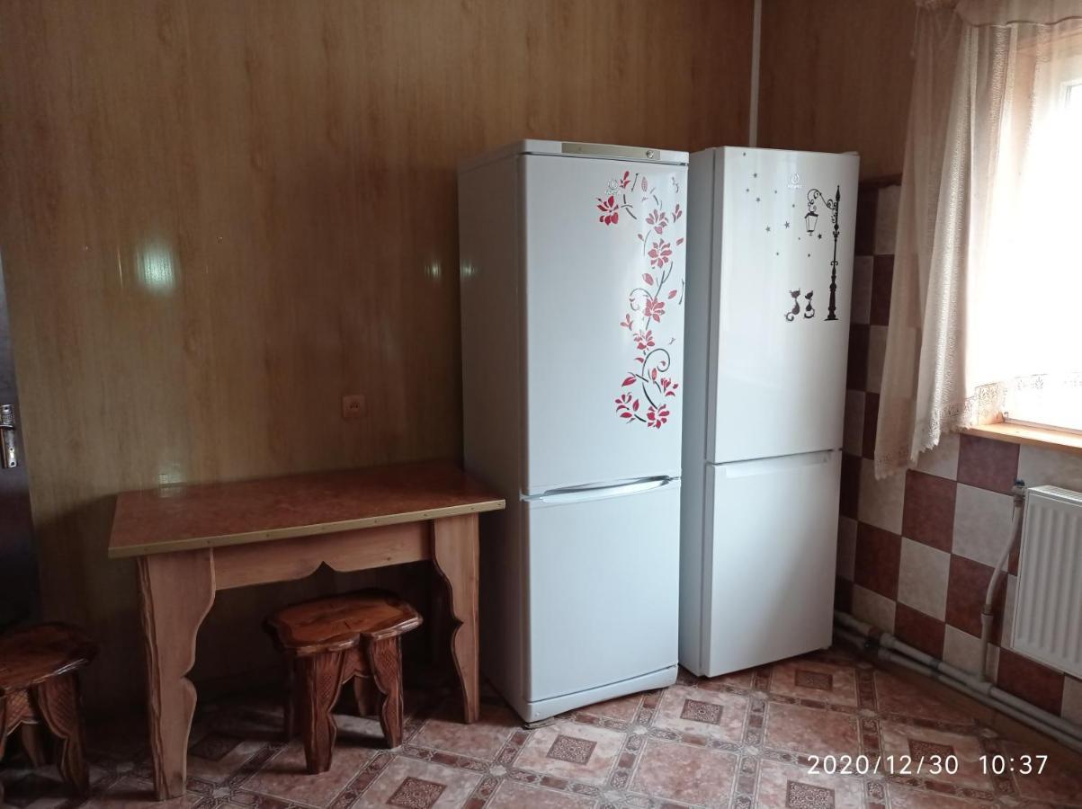 "Різьбярська Садиба" スラブスク エクステリア 写真