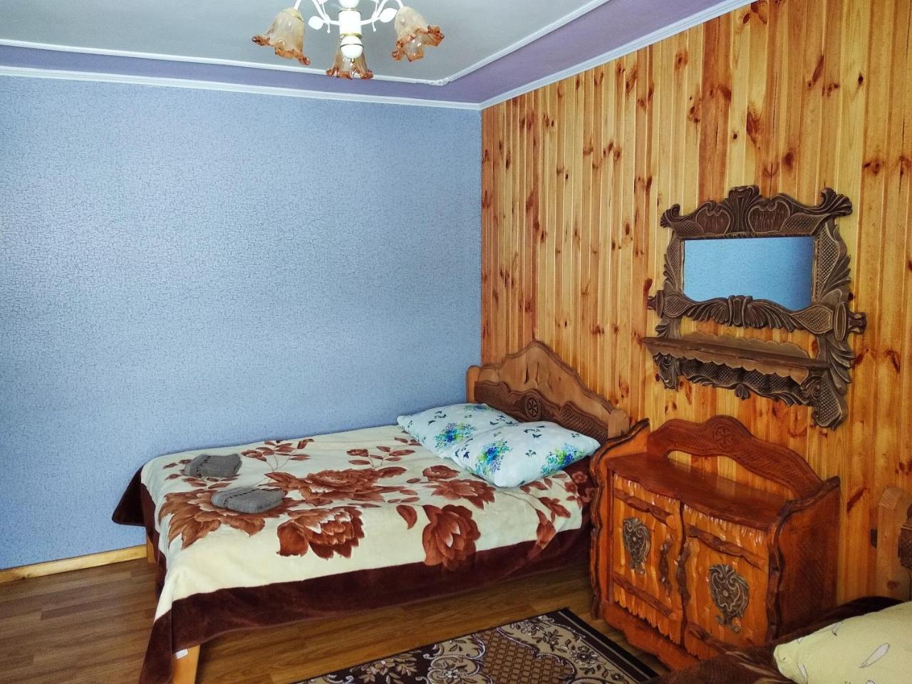 "Різьбярська Садиба" スラブスク エクステリア 写真