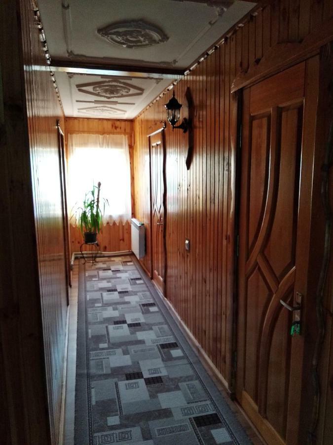 "Різьбярська Садиба" スラブスク エクステリア 写真